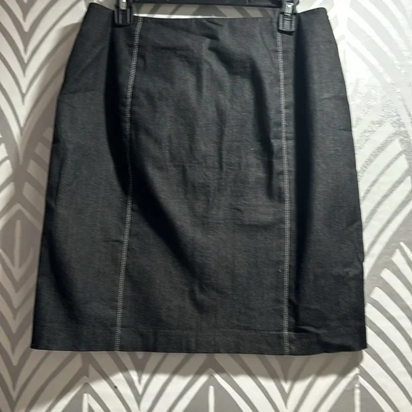 The limited stretch skirts - Picture 2 of 3